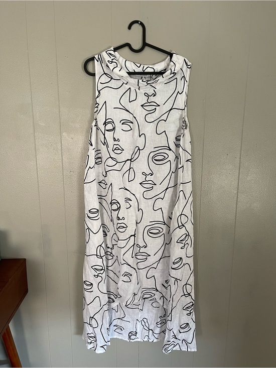 Unisono Dresses & Skirts - Sleeveless Linen White Graphic Face Print Dress